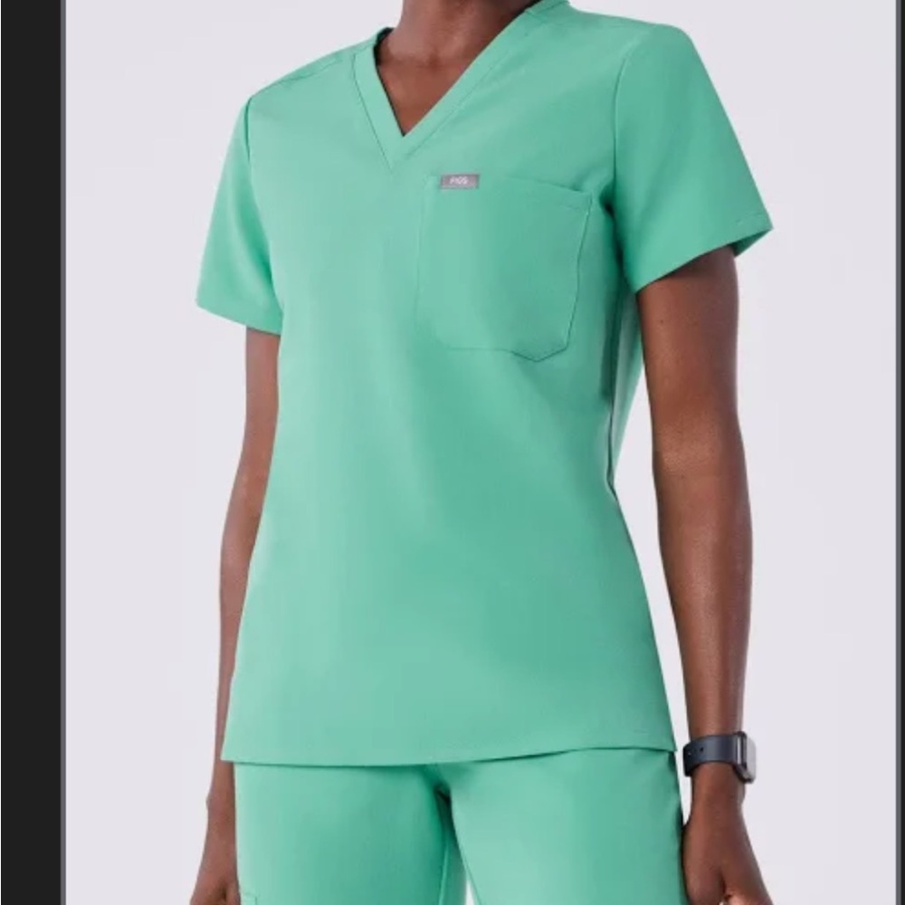 Figs surgical green Casma scrub top